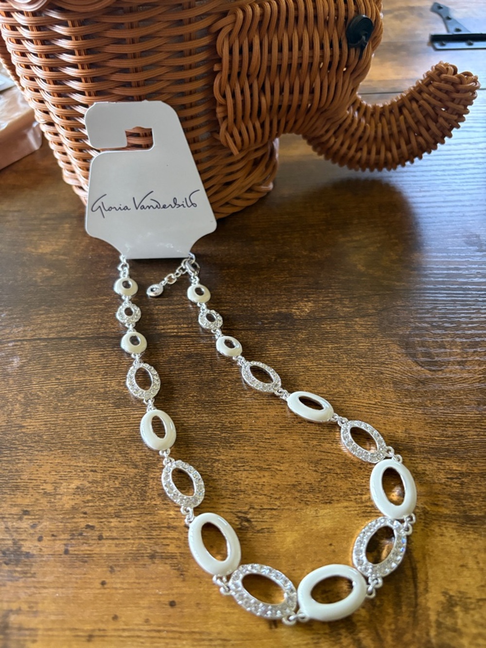Gloria Vanderbilt Silver and White Oval Link Necklace GIVVY